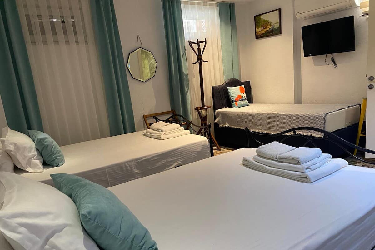 Economy Triple Room