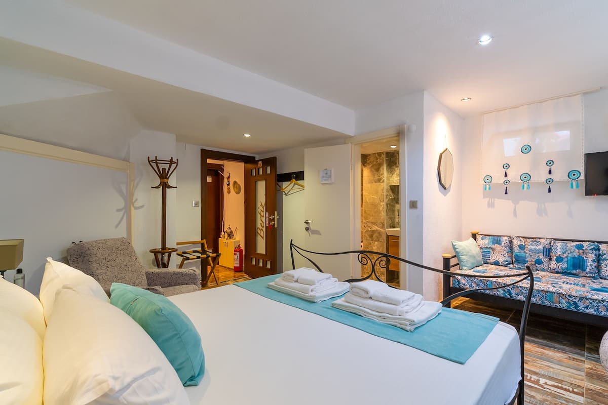 Economy Double Room, Ground Floor | Iron/ironing board, free WiFi, bed sheets