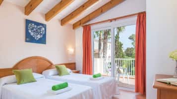 1 dormitorio, tabla de planchar con plancha, wifi y ropa de cama