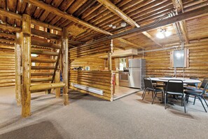 Dining - Log Cabin at Rainier Lodge - 0.4 miles from Mt.Rainier (Ashford)