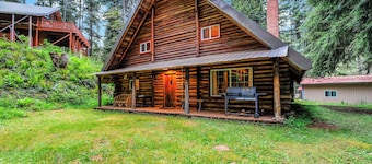 Log Cabin Near Mount Rainier, Sleeps 8, Fireplace and Fire Pit