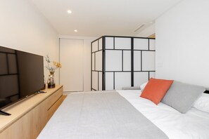 6 chambres, fer et planche à repasser, Wi-Fi, draps fournis