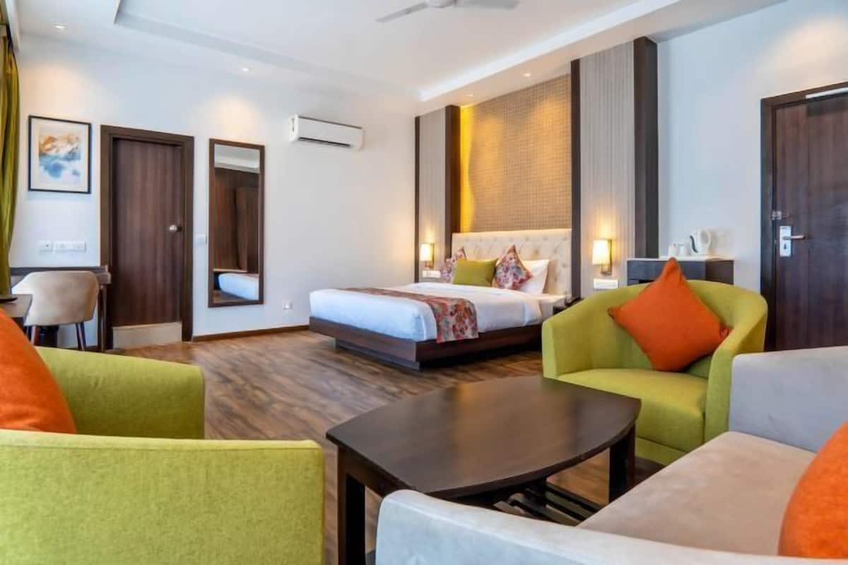 In-room safe, blackout curtains, soundproofing, iron/ironing board