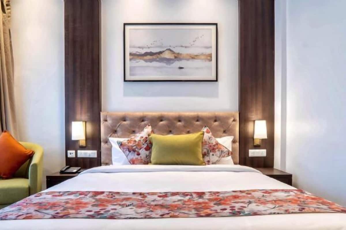 1 bedroom, in-room safe, blackout curtains, soundproofing