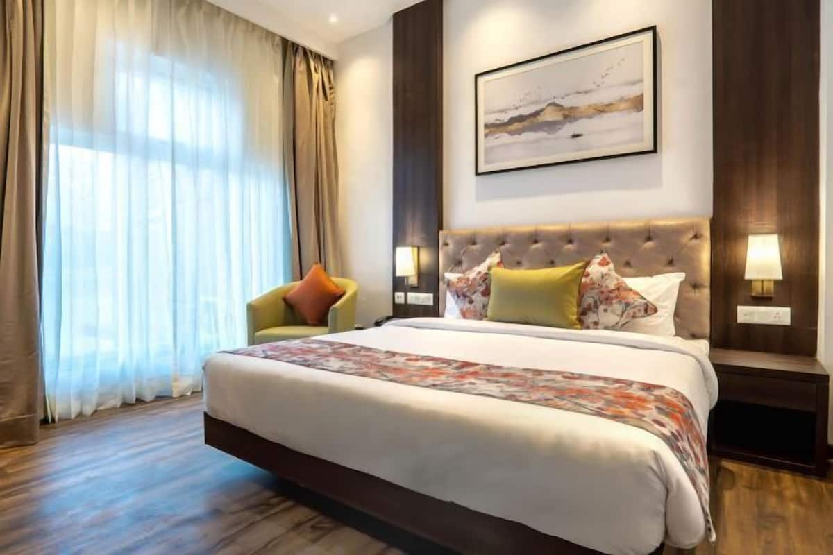 In-room safe, blackout curtains, soundproofing, iron/ironing board