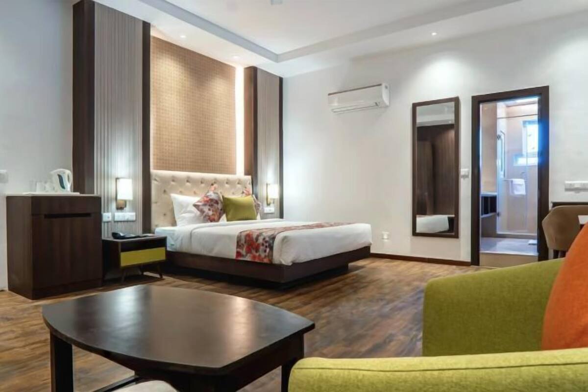 1 bedroom, in-room safe, blackout curtains, soundproofing