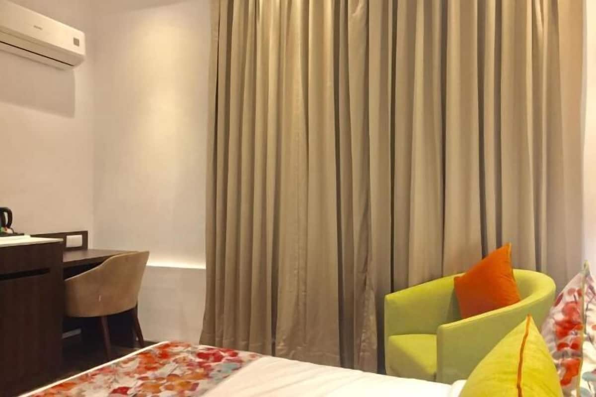 1 bedroom, in-room safe, blackout curtains, soundproofing