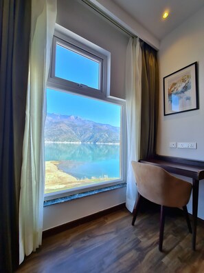 Basic Studio | In-room safe, blackout curtains, soundproofing, iron/ironing board