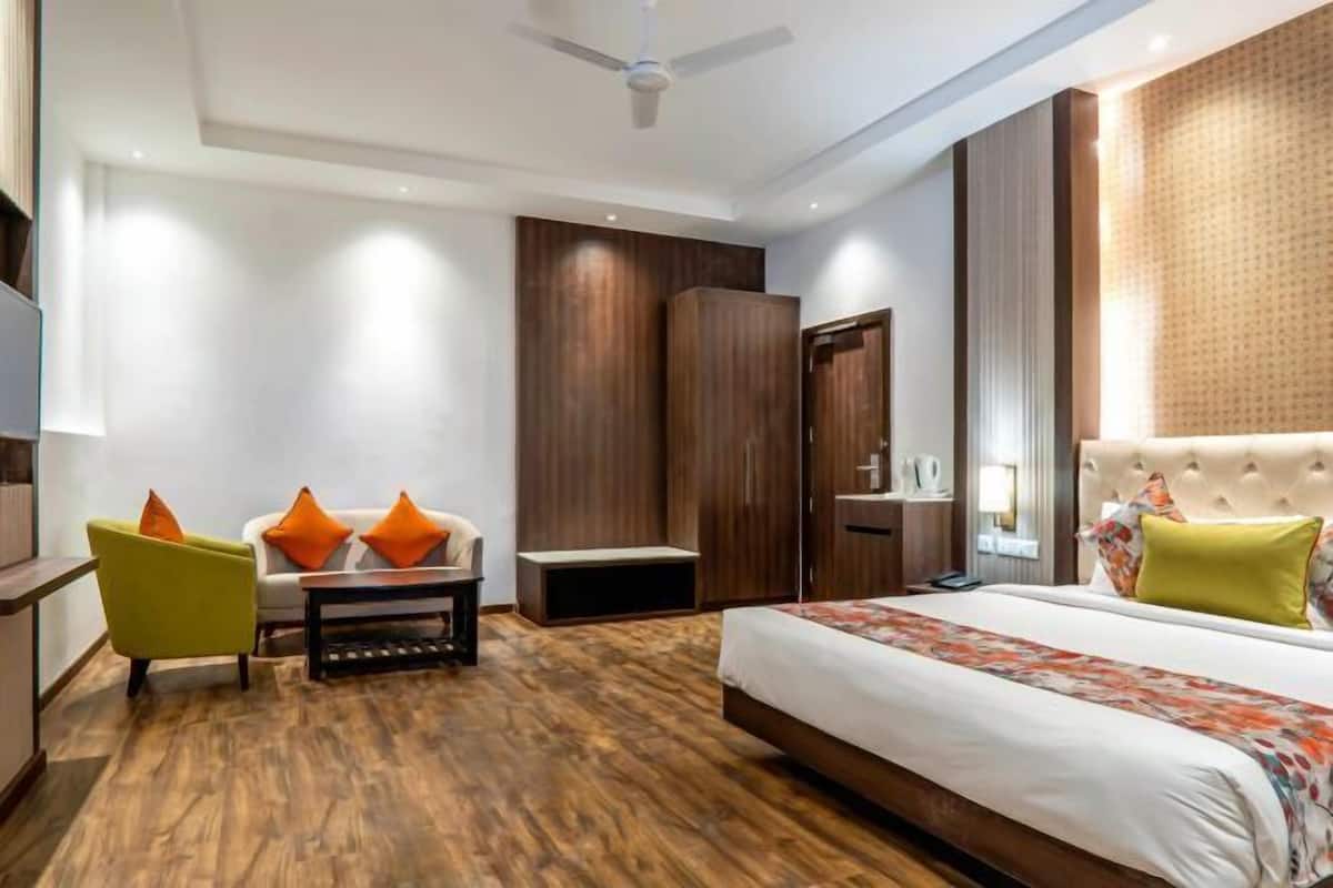 In-room safe, blackout curtains, soundproofing, iron/ironing board