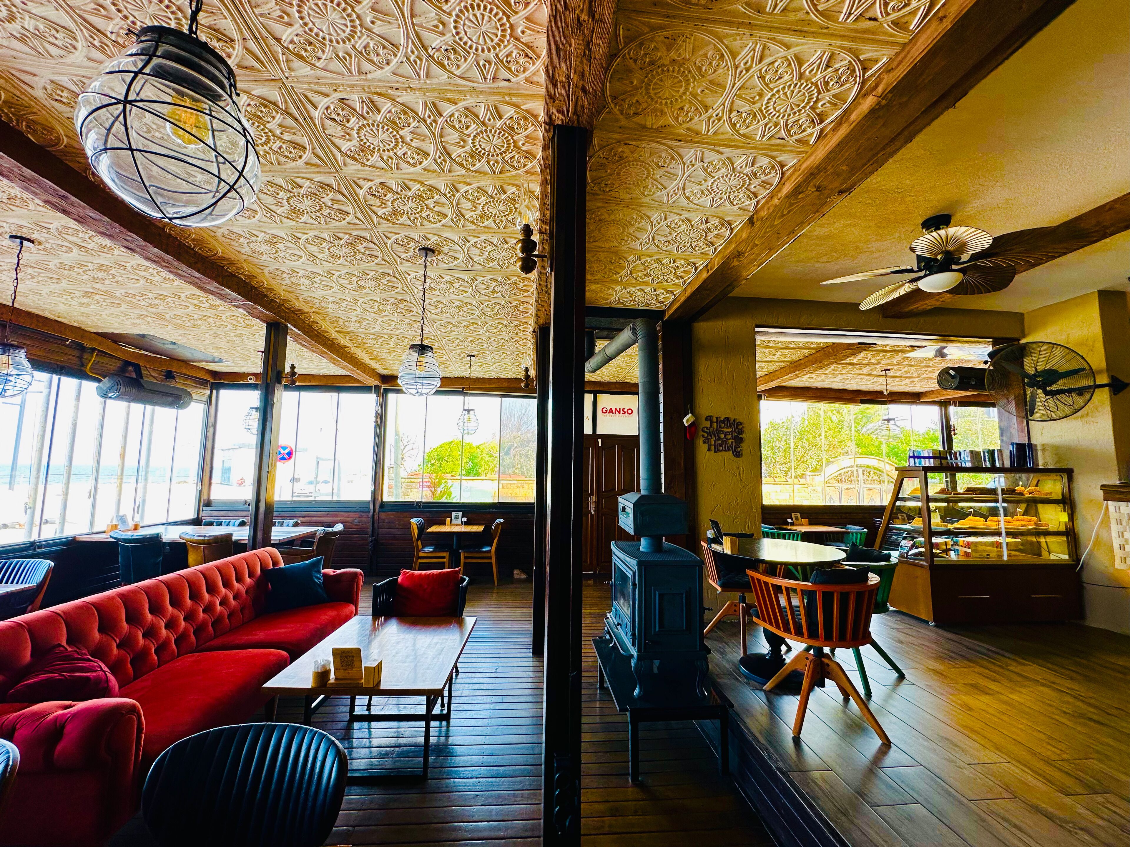 breakfast, lunch, dinner served; vegan cuisine, beach views