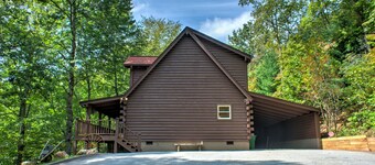 Pisgah Pines | Cozy Log Cabin w/ Hot Tub & Fire Pit Near Asheville Airport