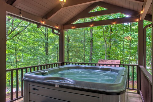 Pisgah Pines | Cozy Log Cabin w/ Hot Tub & Fire Pit Near Asheville Airport