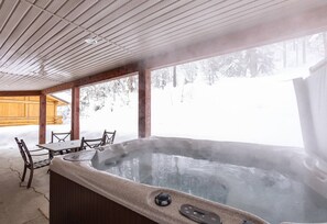 Indoor spa tub