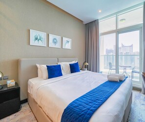 Luxury Studio | Free WiFi, bed sheets - Sleek Studio in Privé with Stunning Canal View (Dubai)