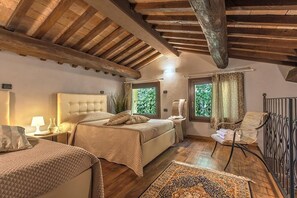 6 bedrooms, iron/ironing board, free WiFi, bed sheets - Casale degli Ulivi 8&2 by Marche Holiday Villas (Acqualagna)