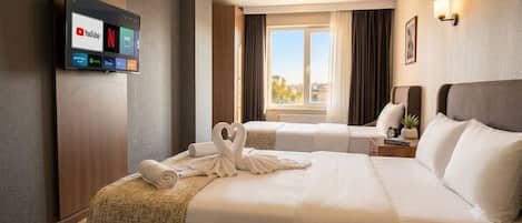 Classic Triple Room | Premium bedding, minibar, desk, free WiFi