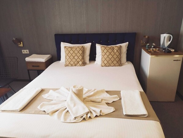 Classic Studio Suite | Premium bedding, minibar, desk, free WiFi - Nostalji Suit Avcılar (Istanbul)