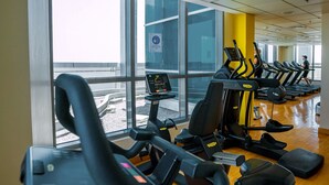 Gym - Contemporary One Bedroom with Full Marina View (Dubai)