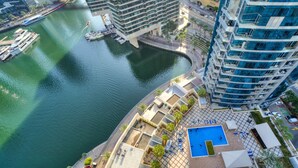 Luxury Apartment | Balcony - Contemporary One Bedroom with Full Marina View (Dubai)