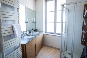Badewanne, Haartrockner