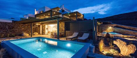 حمّام سباحة خارجي