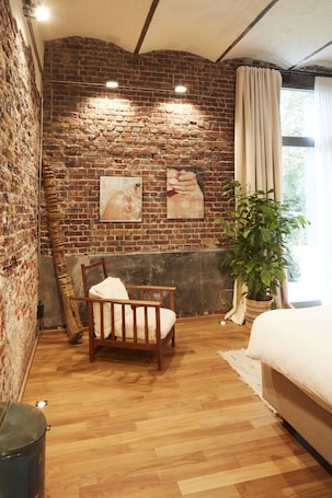 Minibar, decoración personalizada y wifi gratis