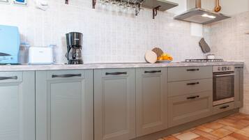 KylskÄp, mikrovÄgsugn, ugn och spishÀll