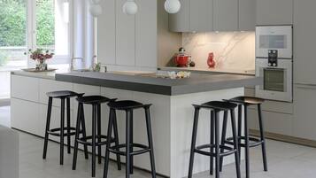 ํ์ฐ์ค, ์นจ๋(์ฌ๋ฌ ๊ฐ) | ์ ์ฉ ์ฃผ๋ฐฉ | ๋์ฅ๊ณ , ์ ์๋ ์ธ์ง, ์ค๋ธ, ์ฟกํ