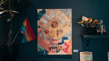 Sarapan prasmanan setiap hari (EUR 24 per orang)