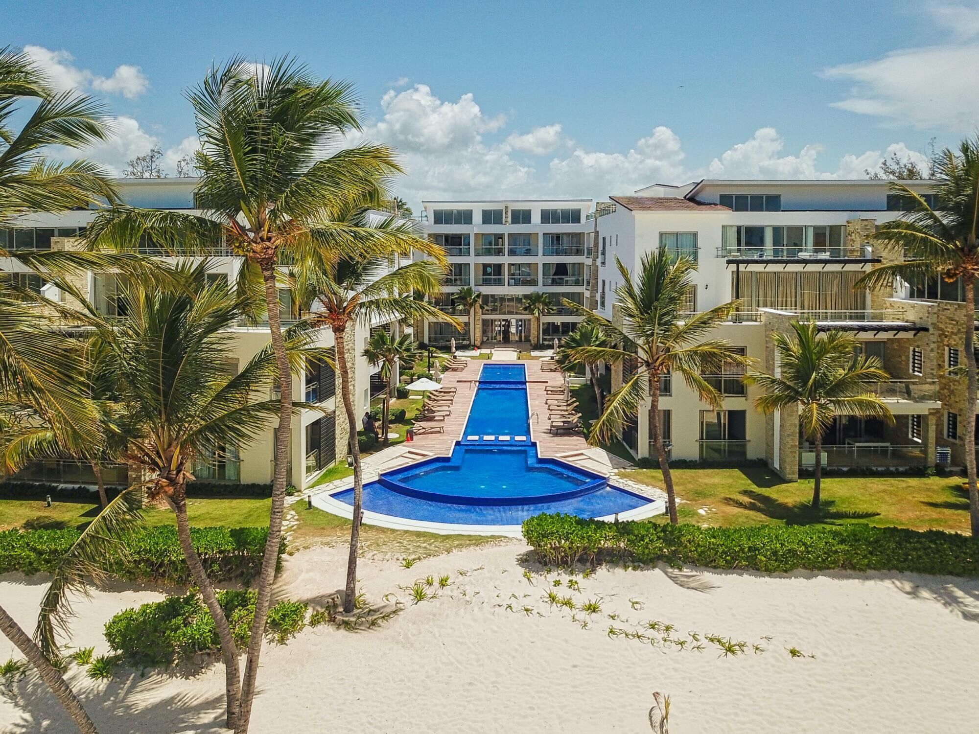 Photo - PLAYA Los Corales VILLAS and suites, BBQ POOL SPA