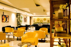 2 restaurantes; se sirve desayuno, almuerzo y cena