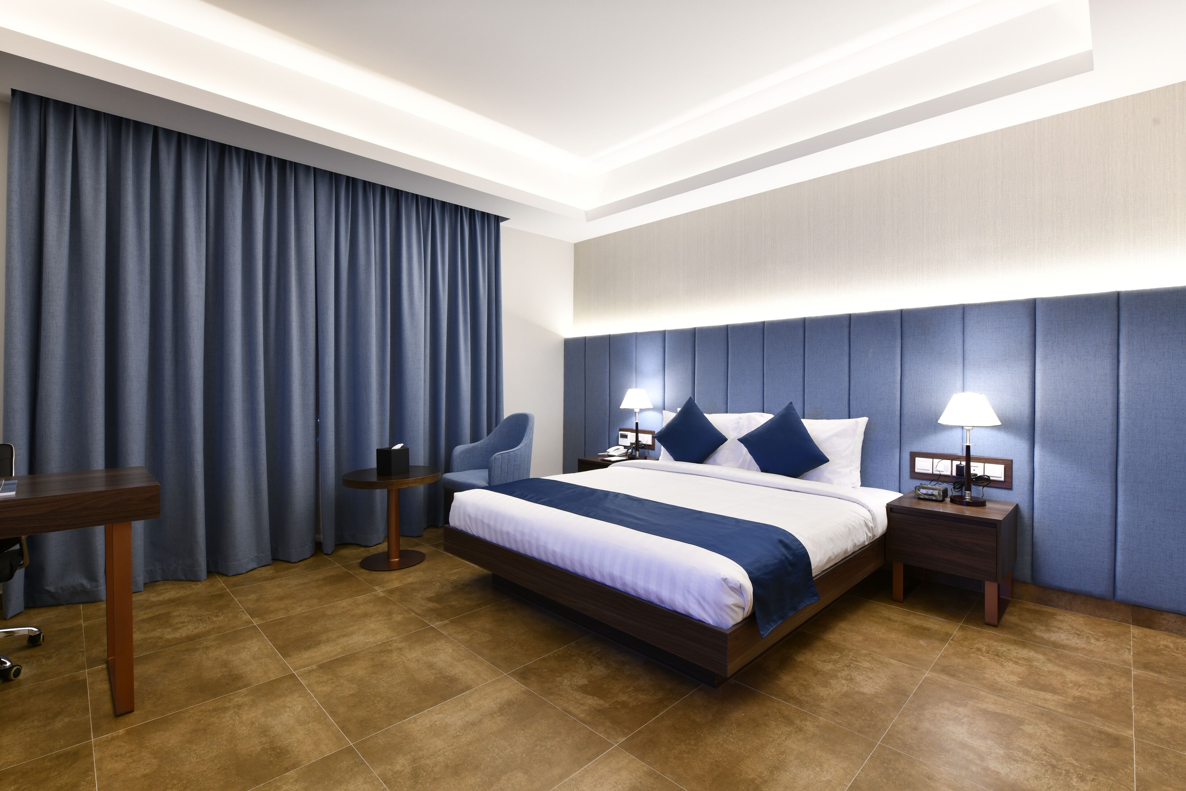 خزنة داخل الغرفة وطراز فريد لكل وحدة ومكتب ومساحة عمل للكمبيوتر المحمول