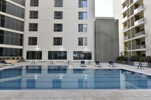 Outdoor pool, open 6:30 AM to 8:00 PM, sun loungers - Juffair Boulevard Hotel and Suites (Manama)