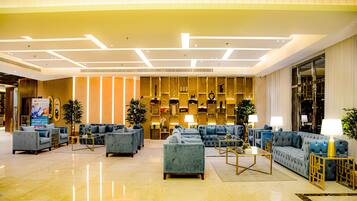 2 bars/lounges, lobby lounge