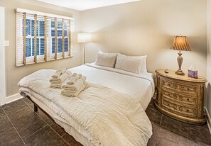 1 soverom, strykejern/-brett, wi-fi (inkludert) og sengetøy