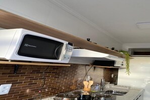Fridge, microwave, stovetop, blender