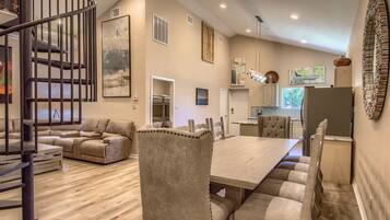 House, 3 Bedrooms | Dining