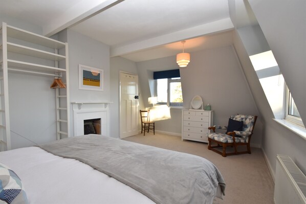 Casa de campo familiar, 5 habitaciones, vistas al valle | 5 dormitorios, mobiliario individual, tabla de planchar con plancha