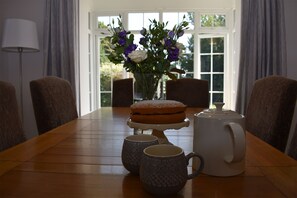 Family dining - Maytham Cottage (Rye)