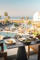 Nautilux Suite with Hot Tub & Sea View | In-room dining