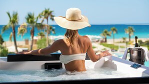 Nautilux Suite with Hot Tub & Sea View | 阳台景观