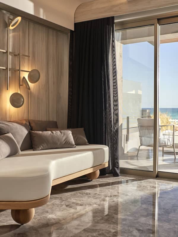 Nautilux Suite with Hot Tub & Sea View | Minibar, in-room safe, desk, soundproofing