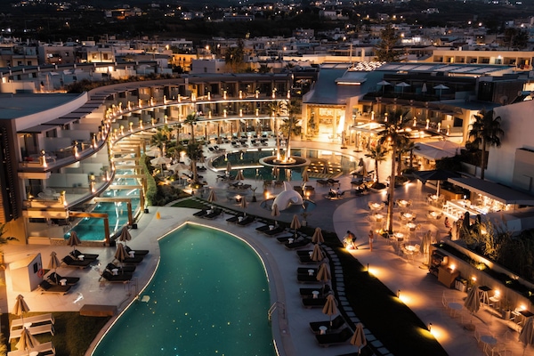 Indoor pool, seasonal outdoor pool, free cabanas, pool umbrellas
