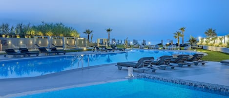 Indoor pool, seasonal outdoor pool, free cabanas, pool umbrellas