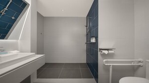 Secadora de cabello, pantuflas, toallas 