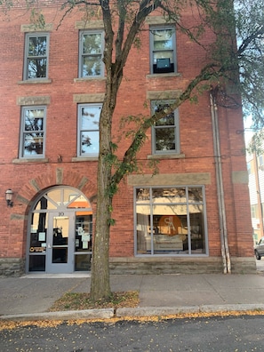 Exterior detail - Center City 5 bedroom Apartment (Oneonta)