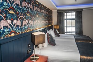 Double or Twin Room | Individually decorated, individually furnished, desk, bed sheets