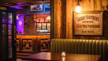 3 restaurants; lunch, dinner and brunch served