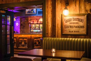 3 restaurants, lunch, dinner, brunch served; Irish cuisine