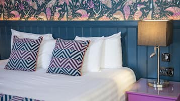 Double Room | Individually decorated, individually furnished, desk, bed sheets